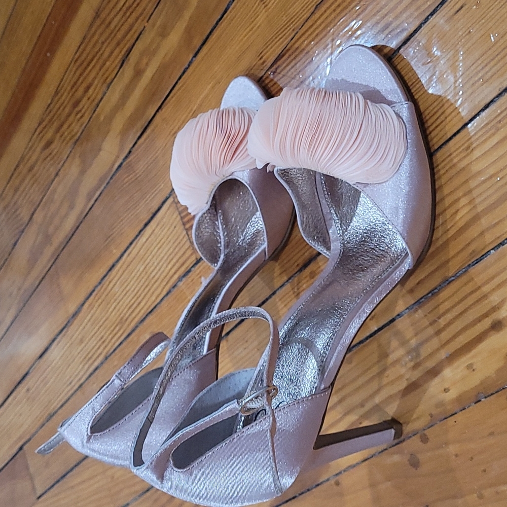 Cute Adrianna Papell shoes NWOT - Picture 2 of 4